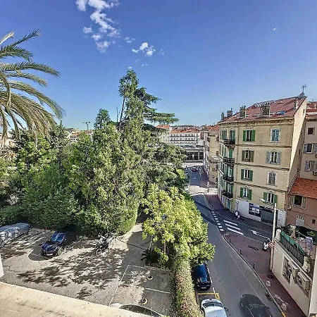 60 M2 Private Parking, 600 M Palace & Beaches