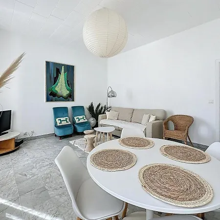 60 M2 Private Parking, 600 M Palace & Beaches Apartment