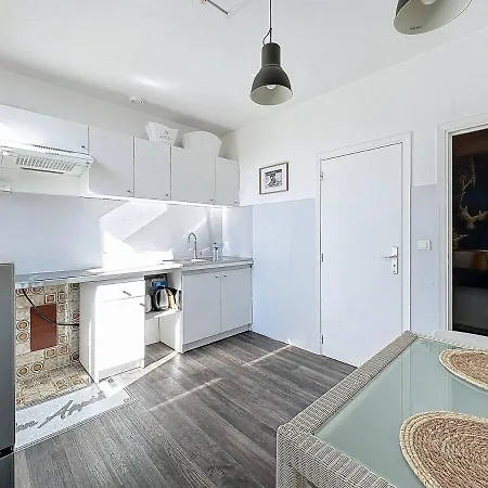 Apartment 60 M2 Private Parking, 600 M Palace & Beaches *