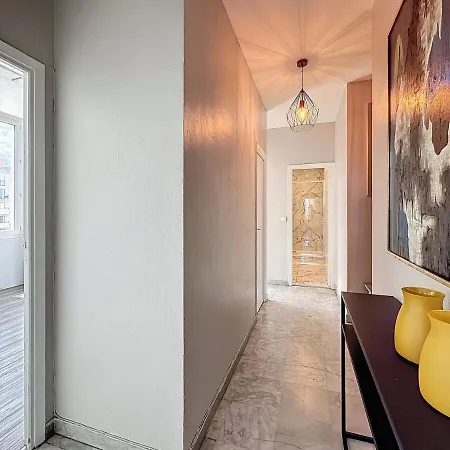 Apartment 60 M2 Private Parking, 600 M Palace & Beaches