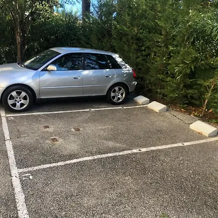 60 M2 Private Parking, 600 M Palace & Beaches Apartment