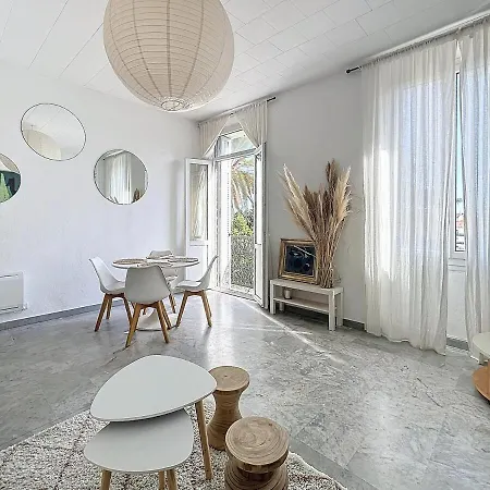 60 M2 Private Parking, 600 M Palace & Beaches Apartment *